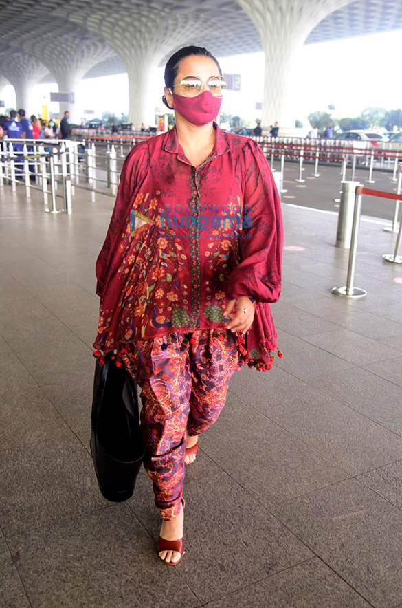 Photos: Vidya Balan, Siddharth Roy Kapur and others snapped at the airport
