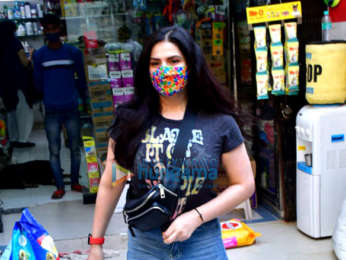 Photos: Zareen Khan spotted at a pet store