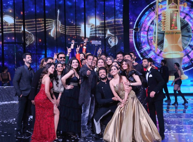 Salman Khan clicks a star-studded selfie at the Indian Pro Music League’s opening ceremony