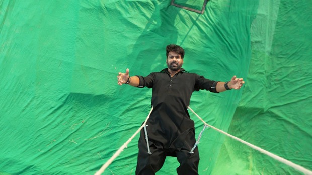 Shabir Ahluwalia pulls off a daredevil stunt for his own death sequence in Kumkum Bhagya