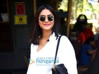 Photos: Mrunal Thakur snapped in Andheri