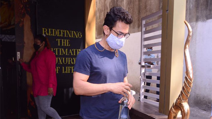 Aamir Khan spotted at a salon in Bandra