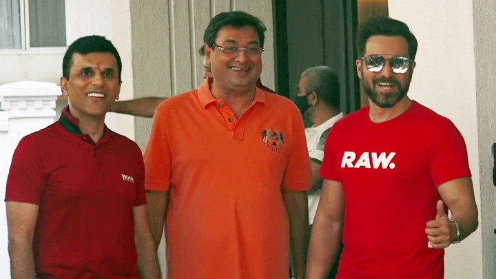 Emraan Hashmi spotted at Anand Pandit’s office in Juhu