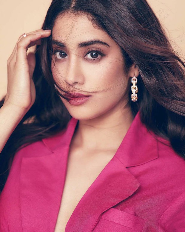 Janhvi Kapoor's little pink dress is dopamine fashion trend of 2021 Janhvi Kapoor's little pink dress is dopamine fashion trend of 2021