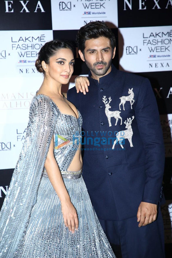 kiara advani and kartik aaryan walk the ramp for manish malhotra at lakme fashion week 2021 09