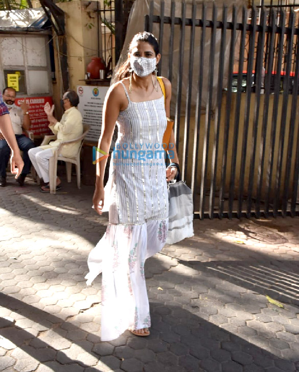 photos aahana kumra snapped in juhu 3