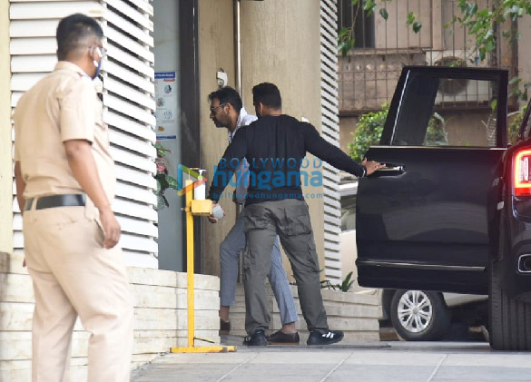 photos ajay devgn snapped in juhu 2