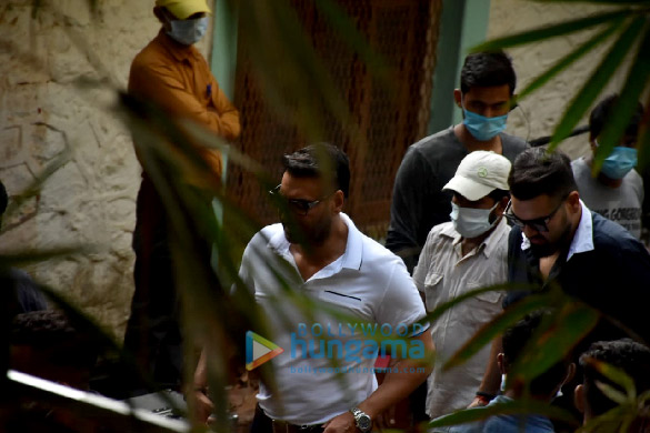 photos ajay devgn spotted at shoot location in bandra 2