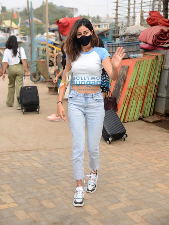 photos ananya panday snapped at versova jetty in andheri 2