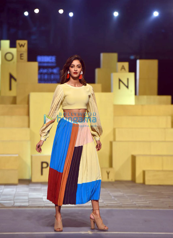 photos ananya panday walks the ramp at the grand finale of lakme fashion week 2021 3