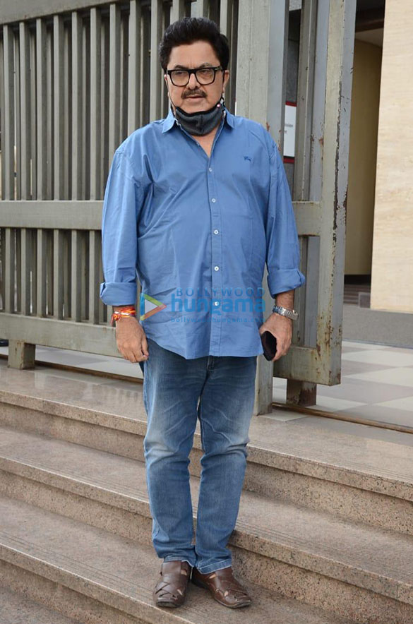 photos anupam kher raveena tandon and ashoke pandit snapped at nm college 4