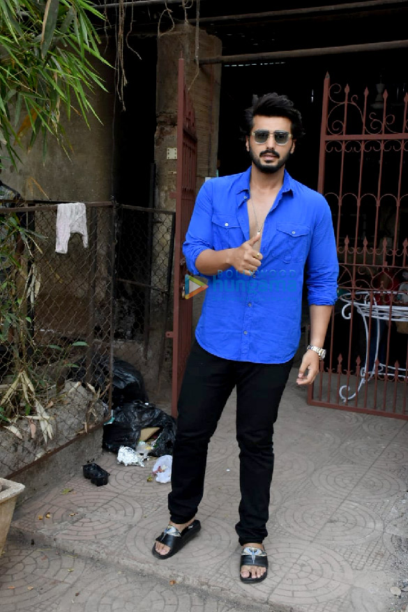 photos arjun kapoor spotted at rohan shreshtha studio in versova 2