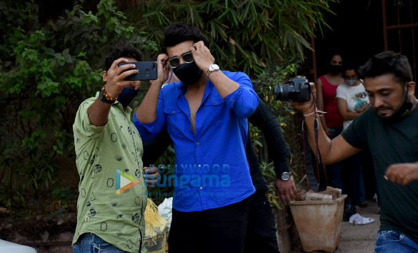 photos arjun kapoor spotted at rohan shreshtha studio in versova 3