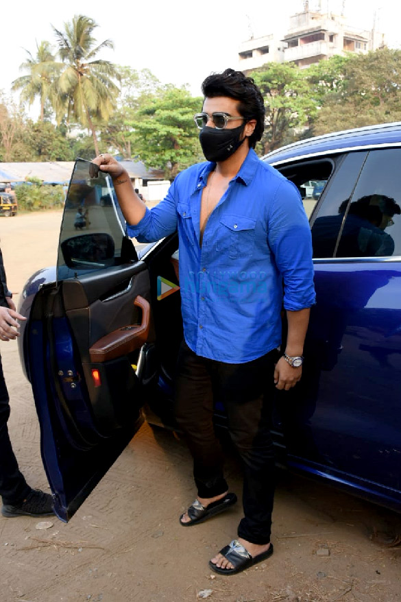 photos arjun kapoor spotted at rohan shreshtha studio in versova 5