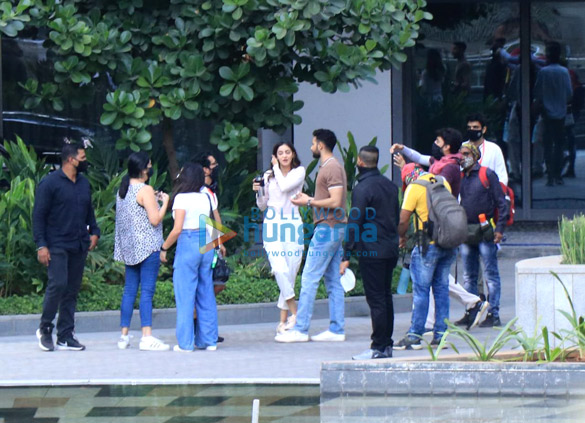 photos deepika padukone ananya panday and siddhant chaturvedi snapped in town after shoot 4