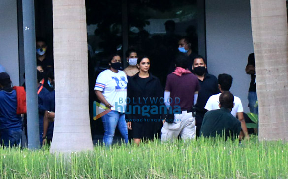 Photos: Deepika Padukone, Ananya Panday and Siddhant Chaturvedi snapped in town after shoot Photos: Deepika Padukone, Ananya Panday and Siddhant Chaturvedi snapped in town after shoot