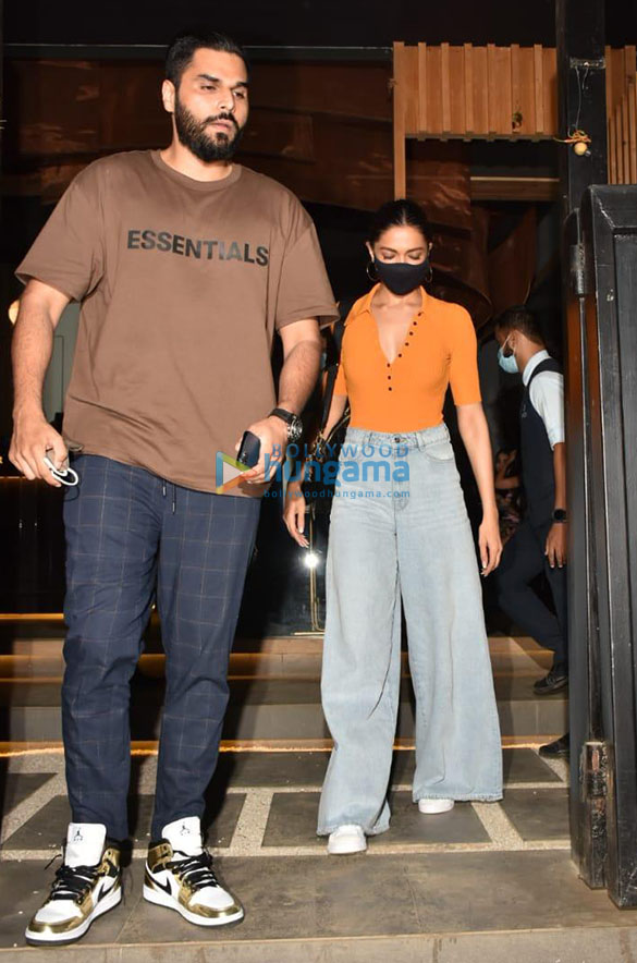 photos deepika padukone spotted at izumi in bandra 5