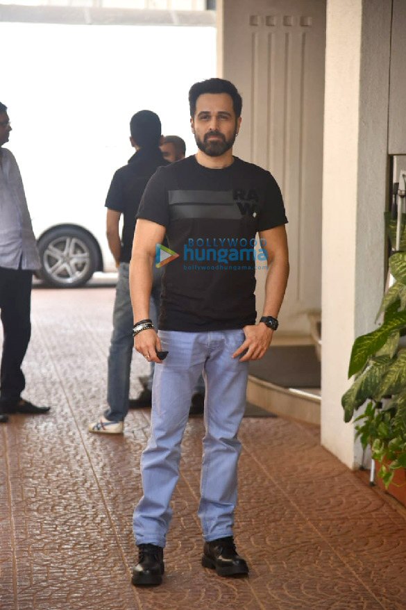 photos emraan hashmi rumi jaffery and anand pandit snapped in juhu 3