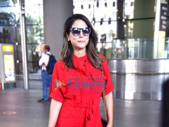 Photos: Hina Khan and Juhi Chawla snapped at the airport