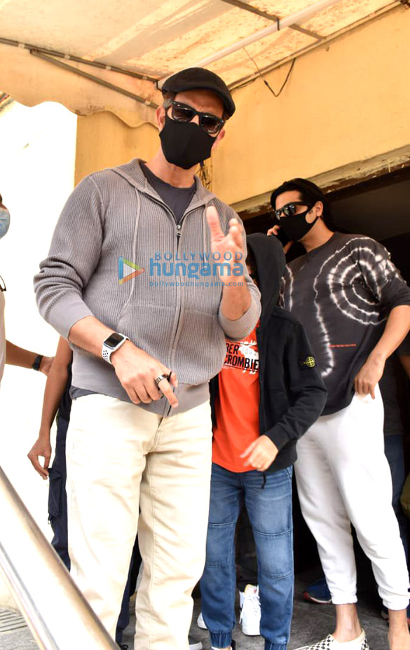 photos hrithik roshan snapped with his family and zayed khan at pvr juhu 5