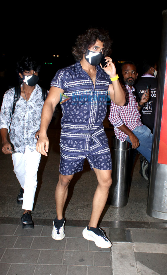 photos kangana ranaut sunny leone and vijay deverakonda snapped at the airport 3