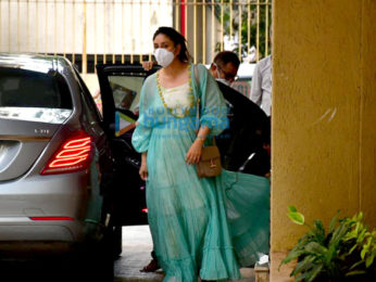 Photos: Kareena Kapoor Khan and Randhir Kapoor spotted at Karisma Kapoor's house