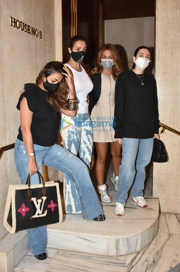 photos karishma kapoor karan johar and others snapped at manish malhotras house in bandra 1