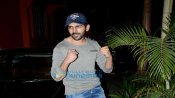 Photos: Kartik Aaryan snapped at a dance class in Juhu