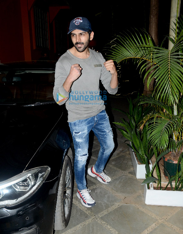 photos kartik aaryan snapped at a dance class in juhu 4