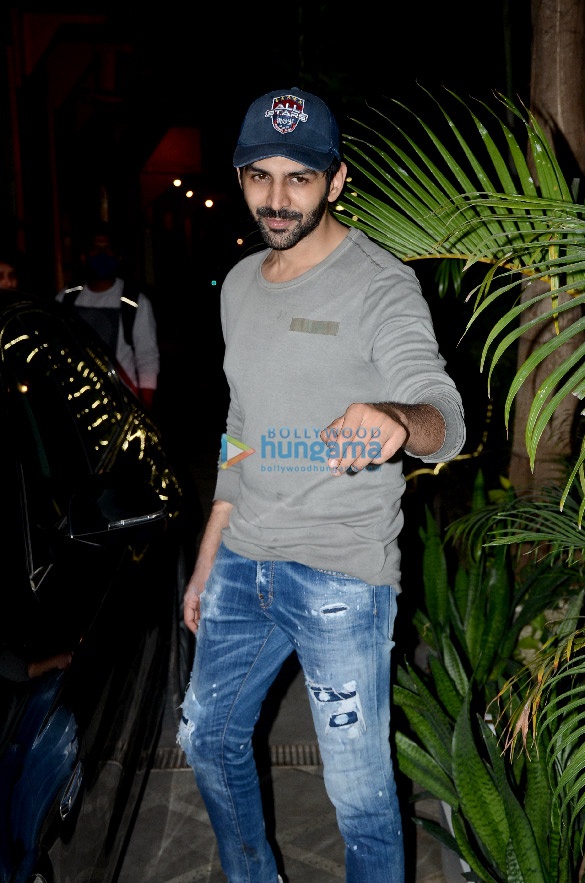 photos kartik aaryan snapped at a dance class in juhu 5