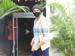 Photos: Kartik Aaryan snapped at gym in Juhu