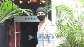 Photos: Kartik Aaryan snapped at gym in Juhu