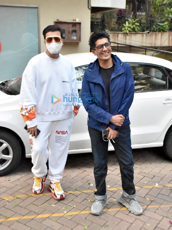 Photos: Malaika Arora, Karan Johar and Manish Malhotra at Kareena Kapoor Khan’s house in Bandra Photos: Malaika Arora, Karan Johar and Manish Malhotra at Kareena Kapoor Khan’s house in Bandra