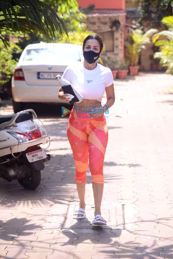 photos malaika arora spotted at diva yoga in bandra 3