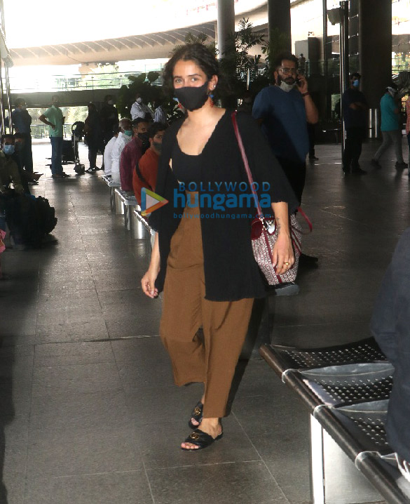 photos mouni roy diana penty and others snapped at the airport 6