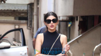 Photos: Mouni Roy snapped in Santacruz