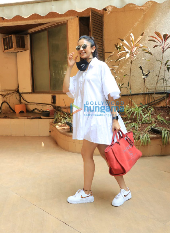 photos rakul preet singh snapped in bandra 2 3
