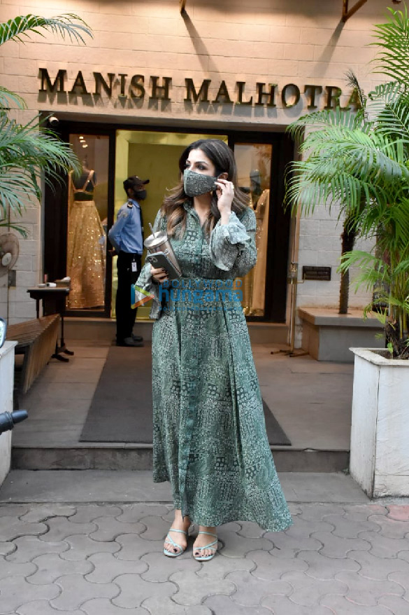 photos raveena tandon spotted outside manish malhotras store 2