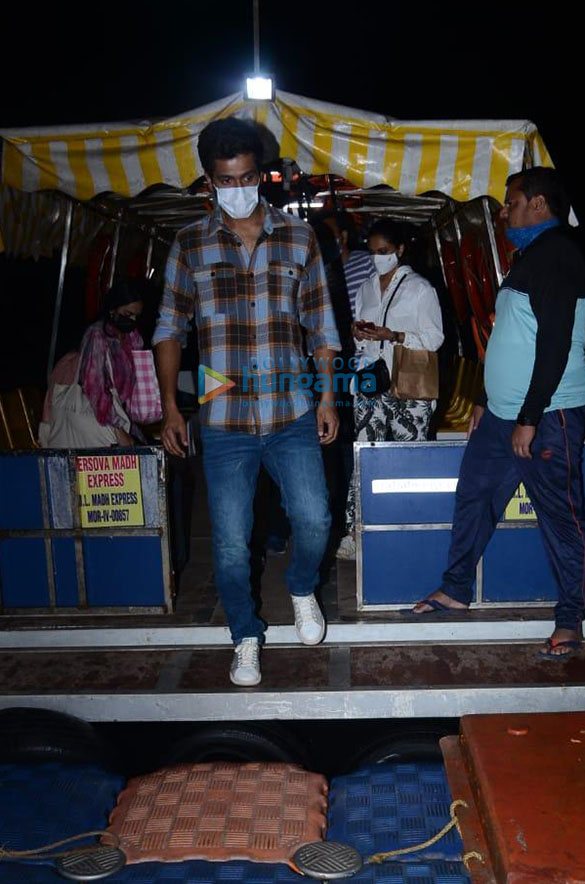 photos saif ali khan vicky kaushal and vatsal sheth snapped at jetty 3