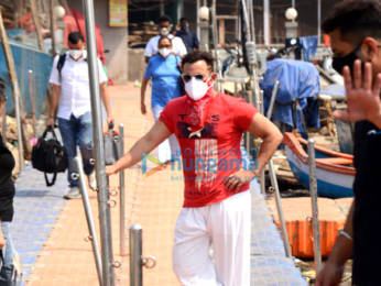 Photos: Saif Ali Khan snapped at Versova jetty in Andheri