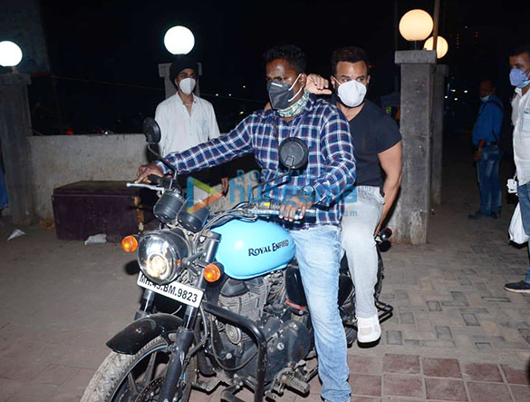 photos saif ali khan snapped at versova jetty in andheri 4 2