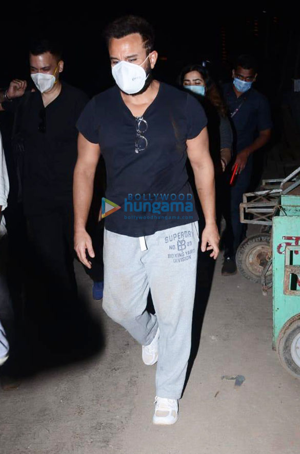 photos saif ali khan snapped at versova jetty in andheri 5