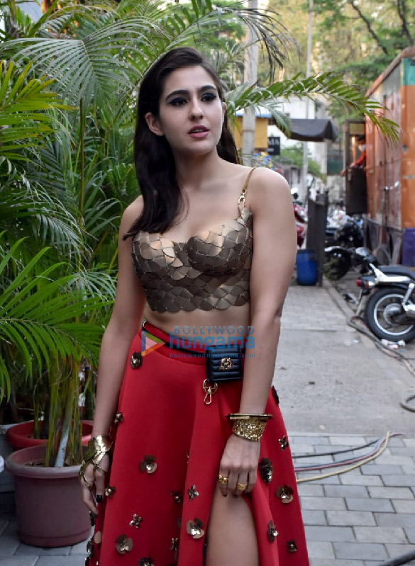 photos sara ali khan snapped after a photoshoot in juhu 2