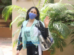Photos: Sara Ali Khan snapped at Anand L Rai’s office in Andheri