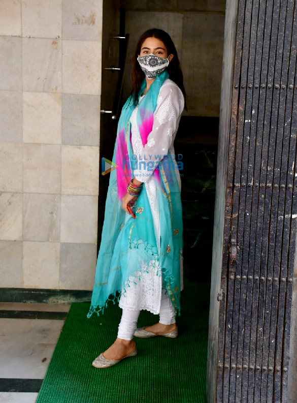 photos sara ali khan spotted in bandra 3 3