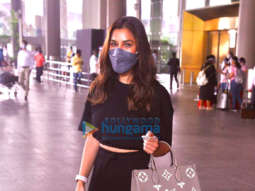 Photos: Sophie Choudry, Kanika Kapoor, Rohit Roy and others snapped at the airport