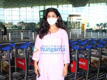 Photos: Sunny Leone, Nimrat Kaur and Rahul Bose snapped at the airport