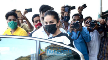 Photos: Sunny Leone snapped in Juhu