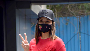 Photos: Sunny Leone snapped at salon in Juhu