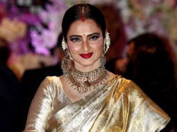 Rekha pursues her secret passion – singing; randomly rings up people in the industry and sings for them